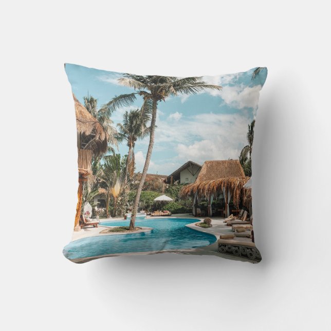 Coussin Cabanes de chaume et maisons au bord de la piscine (Recto)