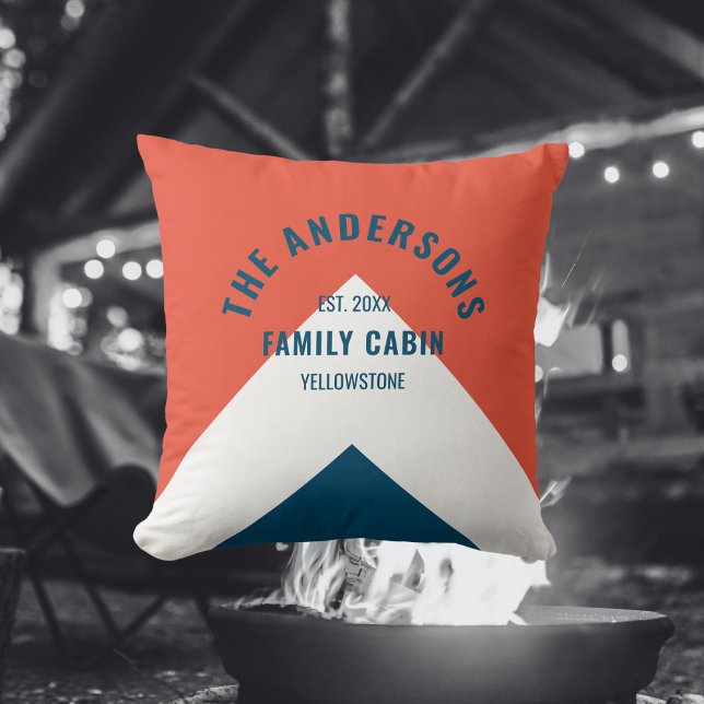 Coussin Cabine de famille Nom personnalisé Red Navy Retro (Créateur téléchargé)