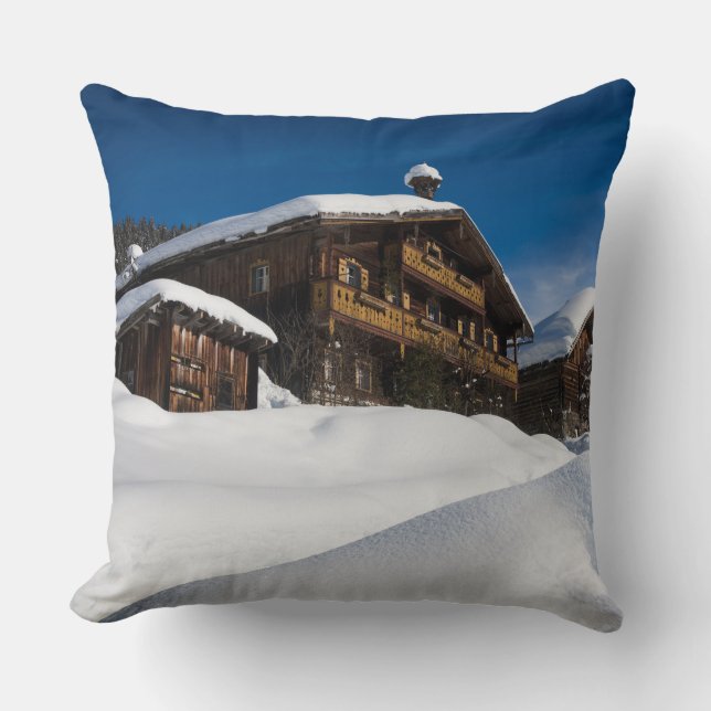 Coussin cabines traditionnels en bois dans la neige (Recto)