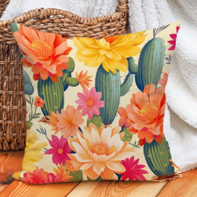 Coussin Cactus du Désert du Sud-Ouest Orange Jaune Vert (Cactus and colorful yellow and orange flowers pillow)