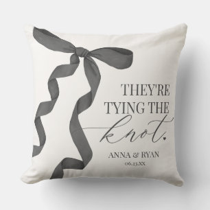 Coussin Cadeau de Fête de Fiançailles Black Bow Tying the
