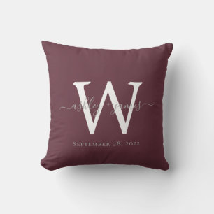 Coussin Cadeau de mariage chic monogramme bordeaux
