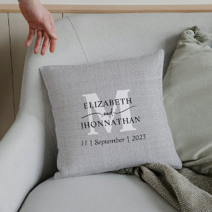 Coussin Cadeau de mariage en lin gris faux monogramme rust