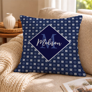 Coussin Cadeau de monogramme initial élégant bleu gris