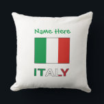 Coussin Cadeau personnalisé Fête de la République drapeau<br><div class="desc">Célébrez la fierté italienne avec style grâce à ce Coussin de jet personnalisé Fête de la République drapeau italien Fierté. Ajoutez votre nom ou un message spécial à cet oreiller vibrant représentant le drapeau italien emblématique vert, blanc et rouge, parfait pour vous blottir sur votre canapé, lit ou fauteuil préféré....</div>