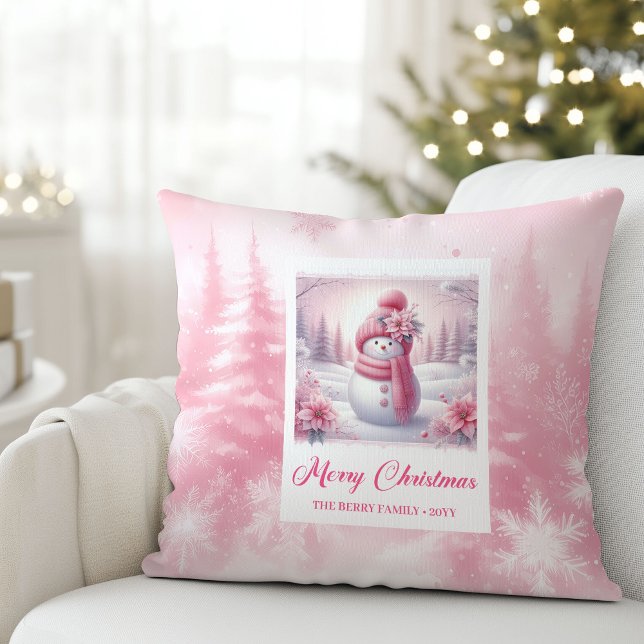 Coussin Cadeau pour enfants de la forêt d'hiver rose moder (Modern Pinkmas Cozy Winter Forest Kids Gift Holiday Christmas Pillow)