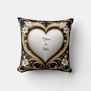 Coussin Cadre élégant à coeur doré avec fleurs blanches