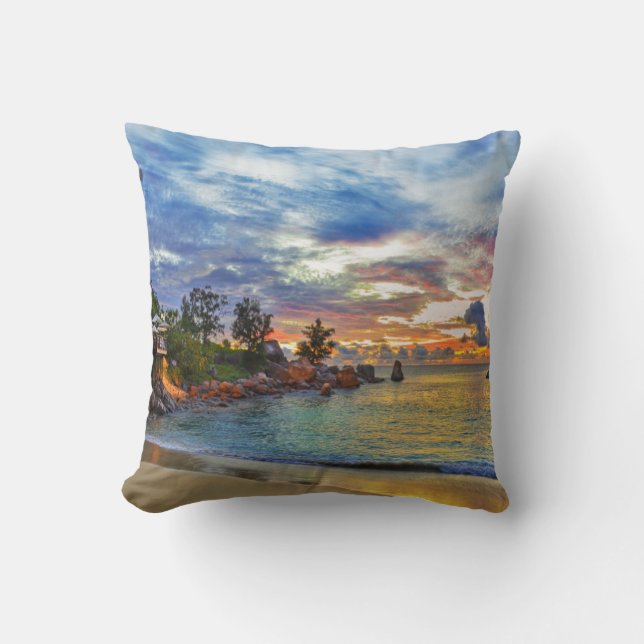 Coussin Café sur la plage tropicale au coucher du soleil (Recto)
