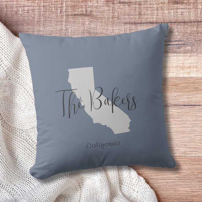 Coussin California State Outline Nom de famille Jeu d'orei (Show pride for your state and personalize it!  "love makes this house a home in <your state>")