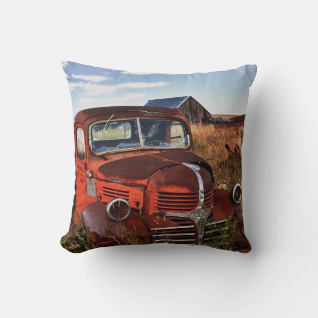 Coussin Camion Dodge orange rouillé avec ferme abandonnée (Recto)