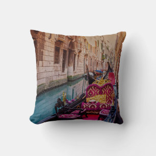 Coussin Canal avec gondole traditionnelle à Venise, Italie