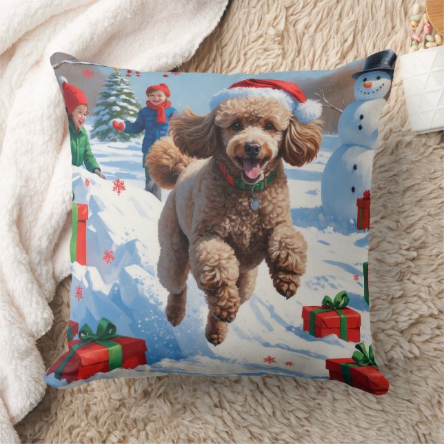 Coussin Caniche courant dans la neige avec un chapeau de N (Couverture)
