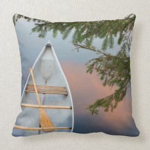 Coussin Canot sur le lac au coucher du soleil, Canada