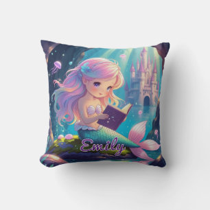 Coussin carré de sirène mignonne lisant