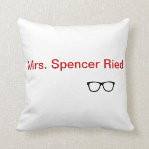 Coussin Carreau de "Mme Spencer Reid"