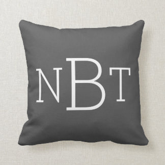Coussin Carreau décoré d'un monogramme gris-foncé