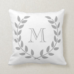 Coussin Carreau gris de monogramme de guirlande de laurier