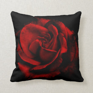 Coussin Carreau romantique de noir de fleur de rose rouge
