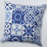 Coussin Carreaux Bleus Bleu Méditerranéen Motif Aquarelle<br><div class="desc">Joli motif en carreaux bleu et blanc indigo en aquarelle. Art original de Nic Squirrell.</div>