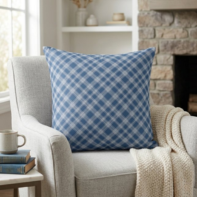 Coussin Carreaux Bleus et Blancs Classiques en Diagonale (Classic Blue and White Diagonal Check Plaid Throw Pillow)