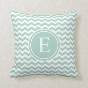 Coussin Carreaux verts de monogramme de Seafoam Chevron