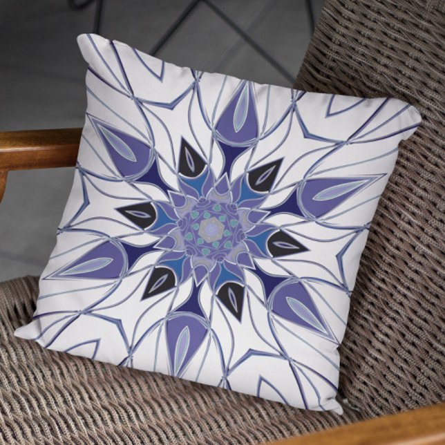 Coussin Cartoon Mandala Flower Blue Purple and White (Créateur téléchargé)