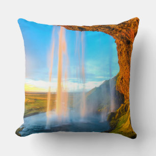 Coussin Cascade au-dessus des rochers Photographie de la n