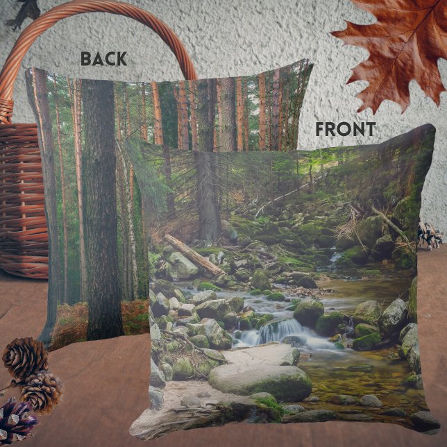 Coussin Cascade forestière et forêt de pins (Créateur téléchargé)