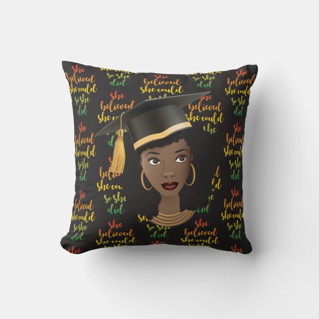 Coussin Casquette D'Études De Femme Noire, Elle Croyait Qu (Recto)