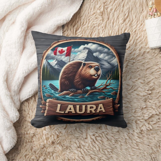 Coussin Castor sur un lac en bois avec drapeau canadien (Couverture)
