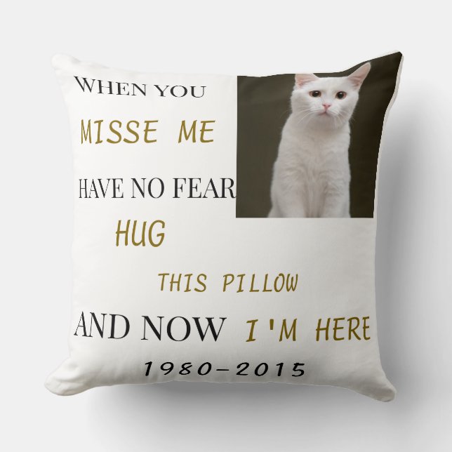 Coussin Cat Memorial Pillow – Forever in Our Hearts (Recto)