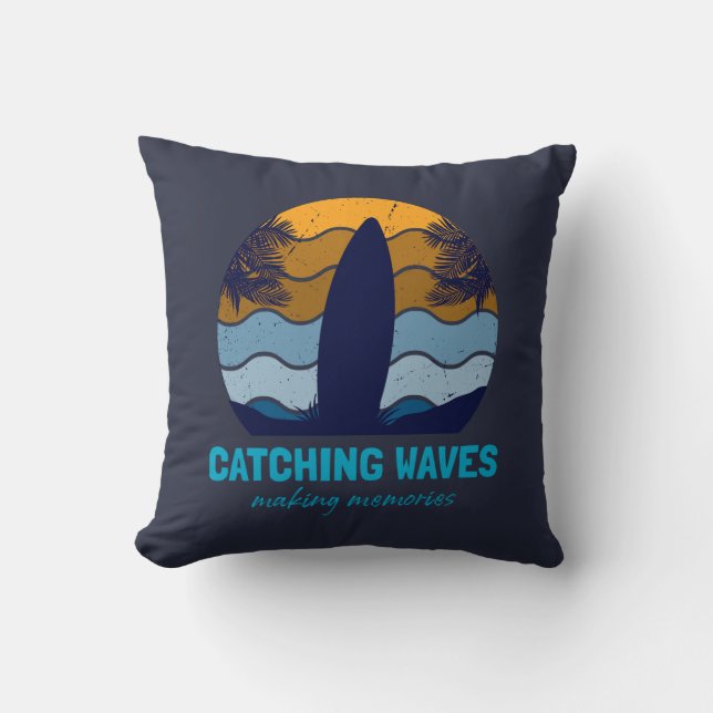 Coussin Catching Waves Retro Surboard Beach Art (Recto)