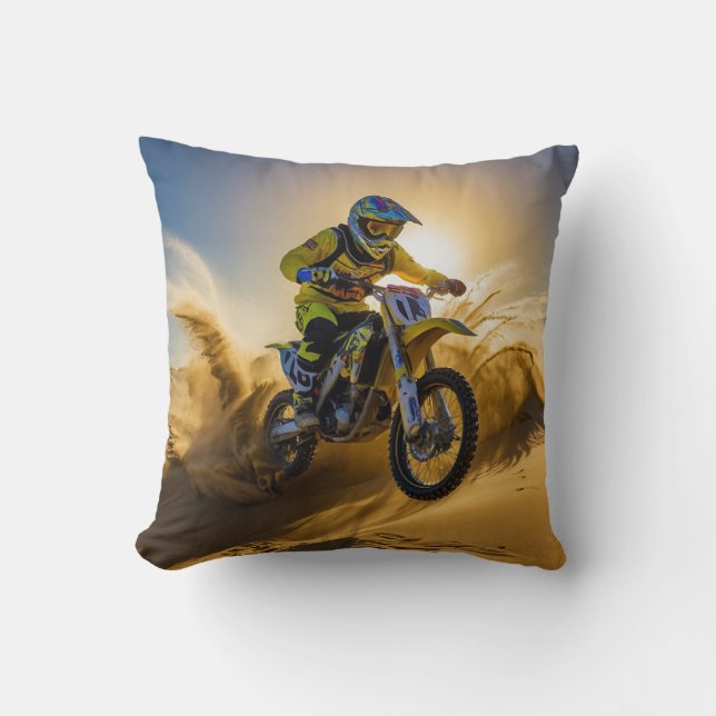 Coussin Cavalier de motocross roulant dans les dunes (Recto)