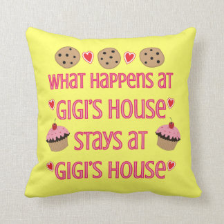 Coussin Ce qui se produit au carreau de la Chambre de GiGi