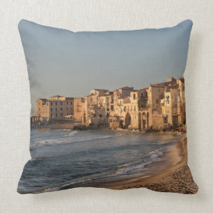 Coussin Cefalu, ville de bord de la mer en Sicile