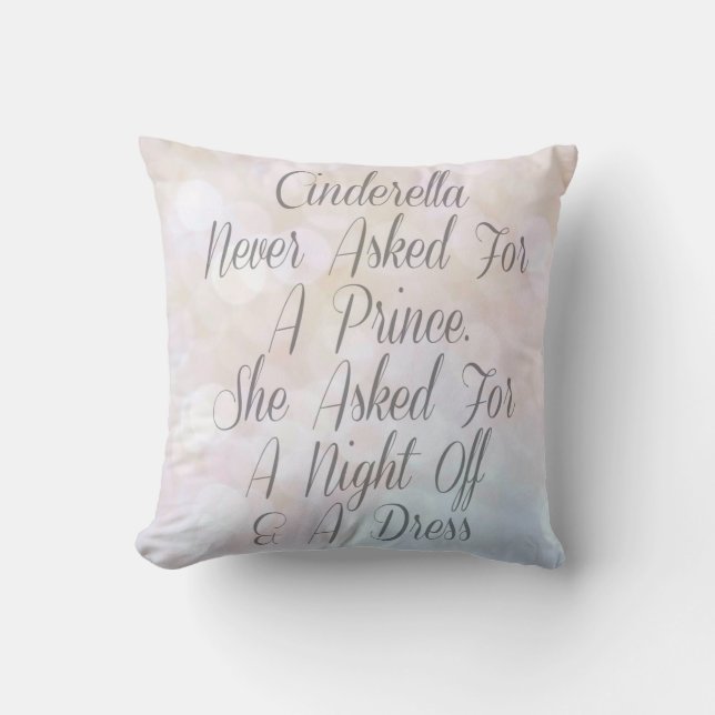 Coussin Cendrillon non jamais demandée un prince carreau (Recto)