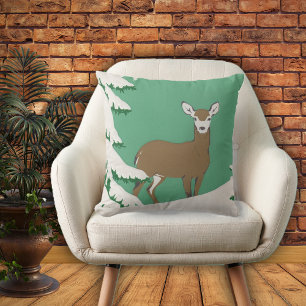 Coussin Cerf Brown face blanc dans la neige par Pine Tree