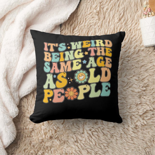 Coussin C'est bizarre d'avoir le même âge que les personne (Couverture)