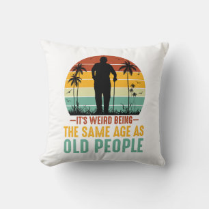 Coussin C'est bizarre d'être le même âge que les personnes