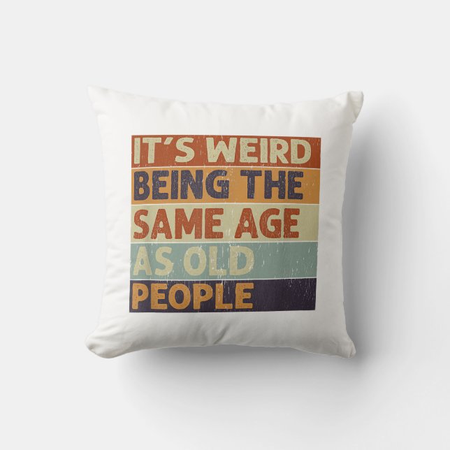 Coussin C'est bizarre d'être le même âge que les personnes (Recto)