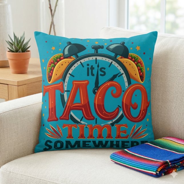 Coussin C'est l'heure des tacos quelque part Tex Mex nourr (It's Taco Time Somewhere Tex Mex Mexican Food Throw Pillow On Couch)