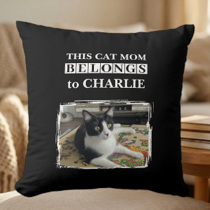 Coussin Cette maman de chat appartient à nom photo noir bl