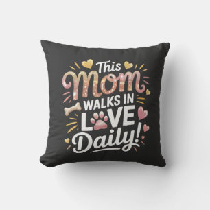 Coussin Cette maman marche dans l'amour quotidien - Vie de