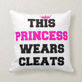 Coussin Cette princesse utilise le carreau de crampons