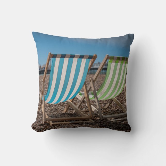 Coussin Chaises de plate-forme regardant la mer (Recto)