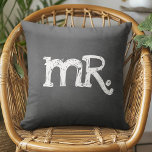 Coussin Chalkboard Mariage M. Mister<br><div class="desc">Un amusant coussin de typographie de tableau noir avec une touche moderne pour n'importe quel hipster. Vous pouvez changer le type en monogramme.</div>
