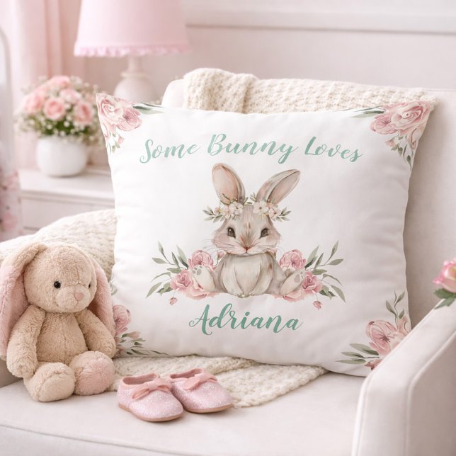Coussin Chambre de bébé fille lapin floral rose mignon (Cute Pink Floral Bunny Baby Girl Nursery Throw Pillow)