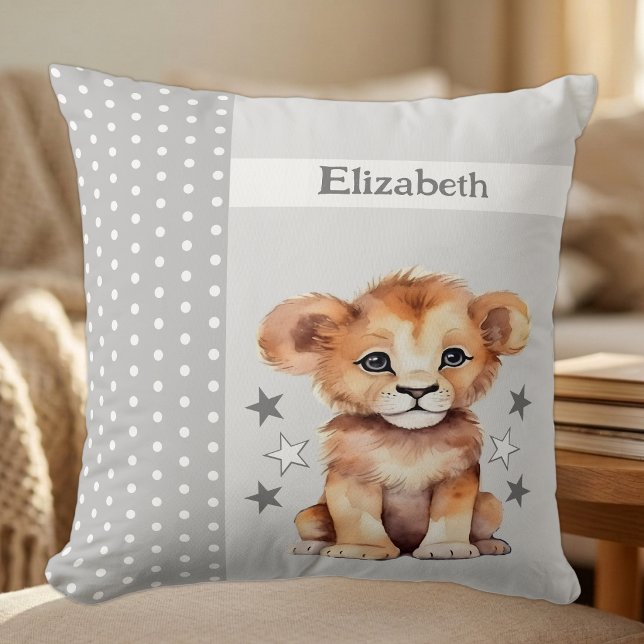 Coussin Chambre d'enfant ajoutez un nom lion mignon gris (Créateur téléchargé)