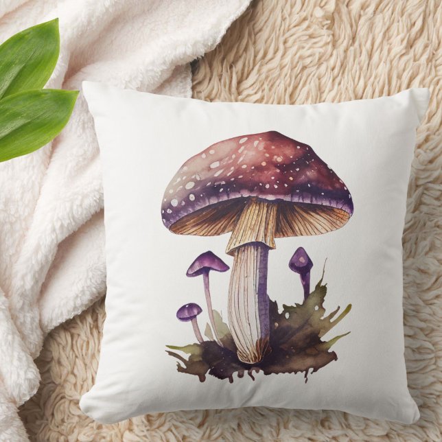 Coussin Champignon de forêt de couleur aquarelle violette  (A cute, whimsical purple watercolor mushroom to add Cottagecore charm to your country or city home!)