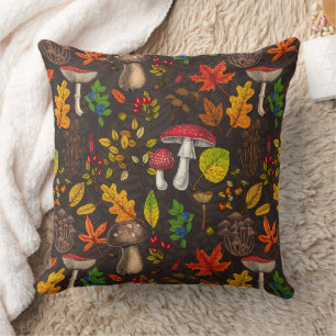 Coussin Champignons d'automne, feuilles, noix et baies sur